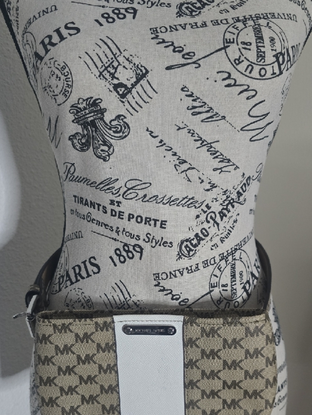 Michael Kors Beige & White MK Logo W/ Silver Hardware Belt Bag (EUC)(S/M)🤍 - Picture 2 of 10